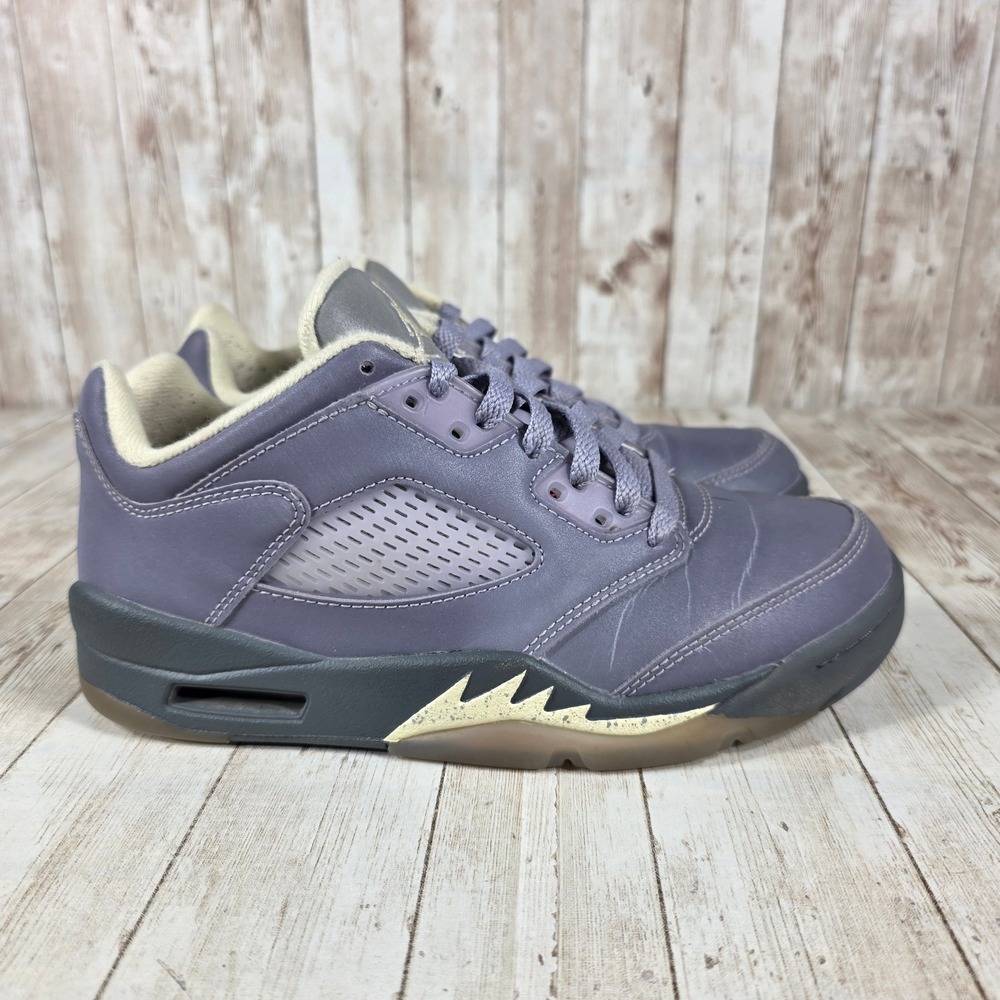 Jordan Men's Athletic Shoes Purple and Cream